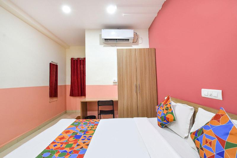 Fabhotel Starhood image