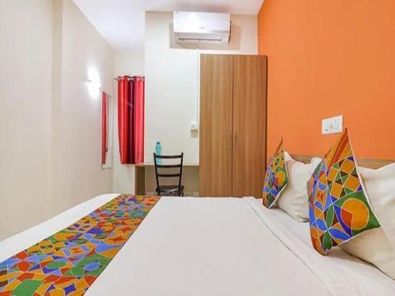 Fabhotel Starhood image