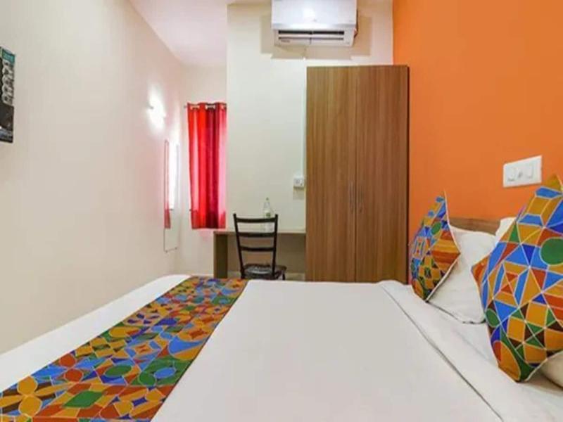 Fabhotel Starhood image