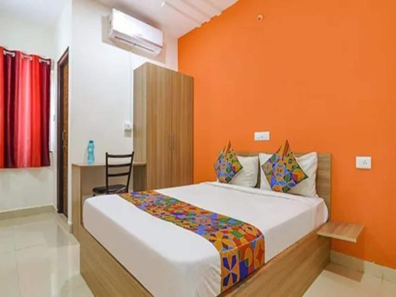 Fabhotel Starhood image