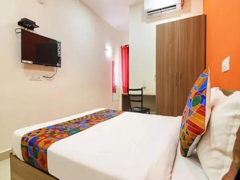 Fabhotel Starhood image