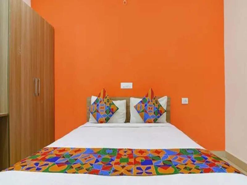 Fabhotel Starhood image