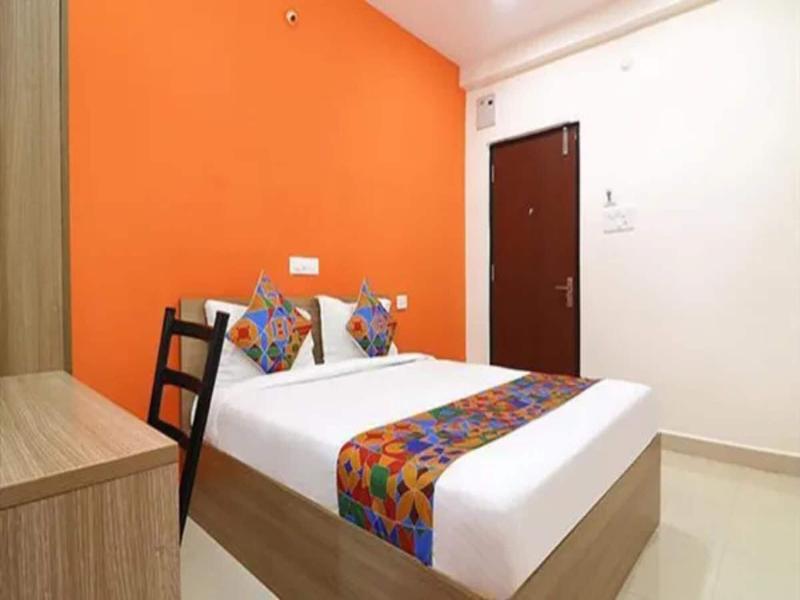 Fabhotel Starhood image