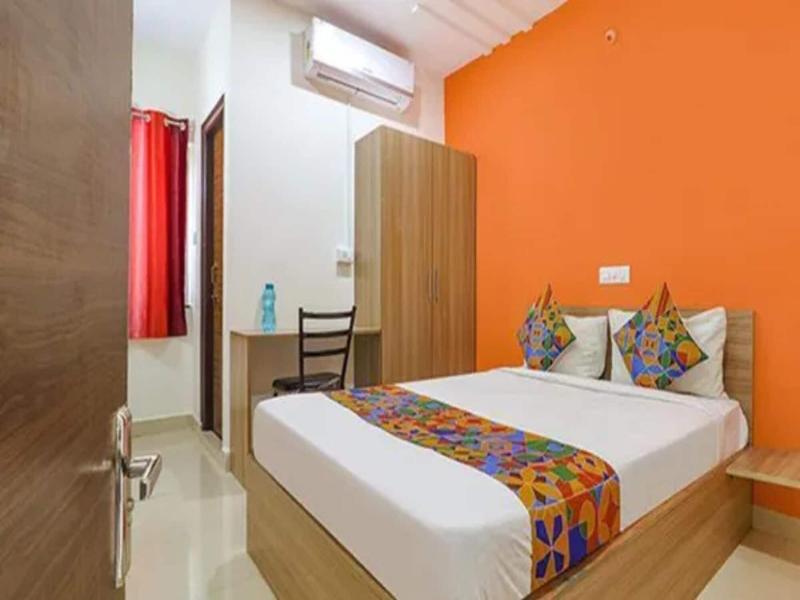 Fabhotel Starhood image