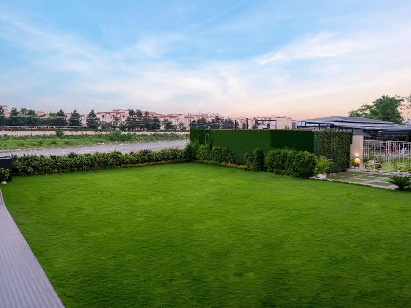 Clarion Hotel Dehradun image