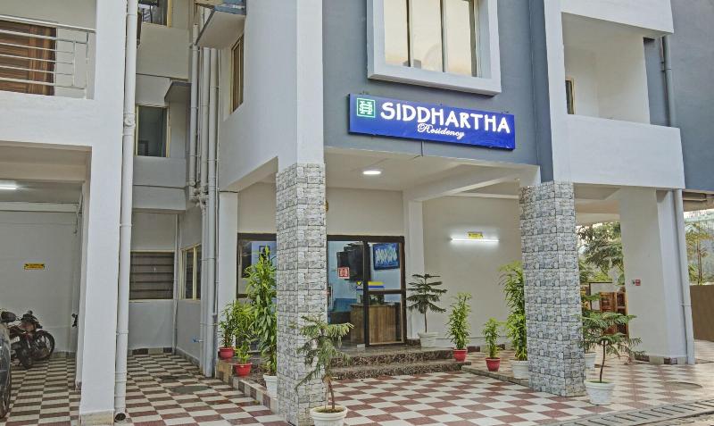 Itsy Hotels Sidhartha Residency