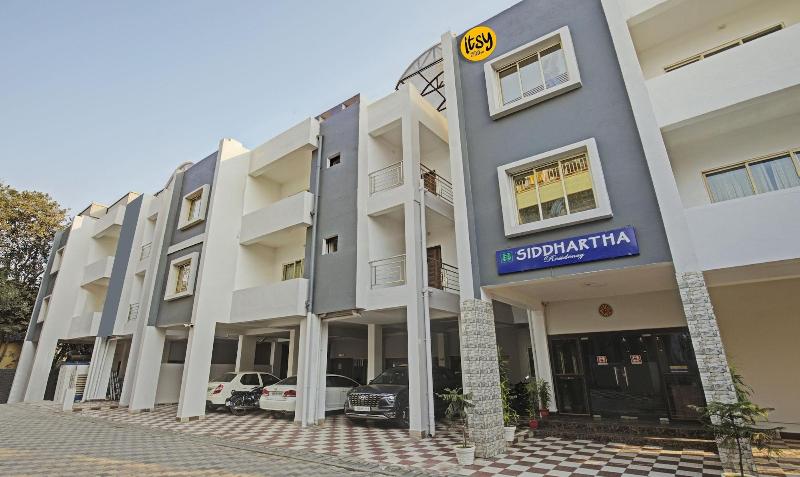 Itsy Hotels Sidhartha Residency