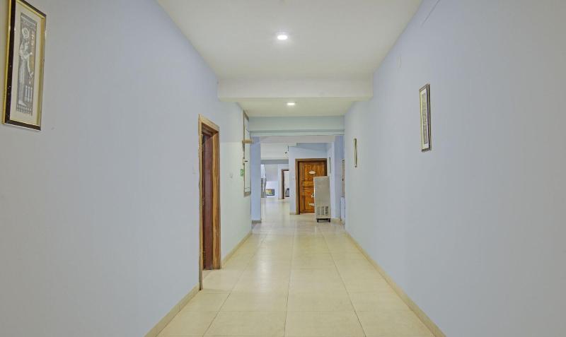 Itsy Hotels Sidhartha Residency