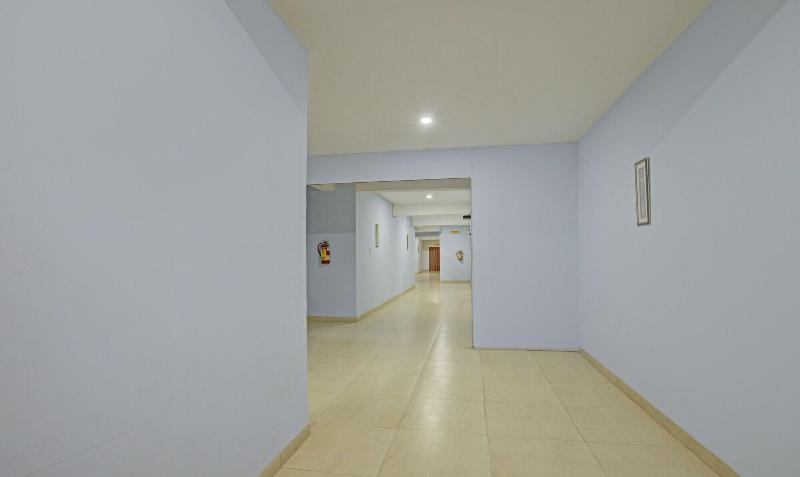 Itsy Hotels Sidhartha Residency