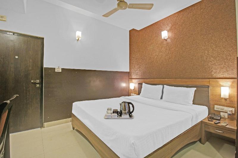 Townhouse 692 Hotel Nera Regency — exterior view