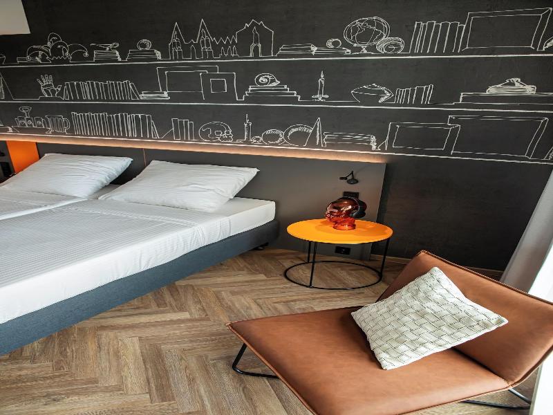 Loginn Hotel Köln Airport image
