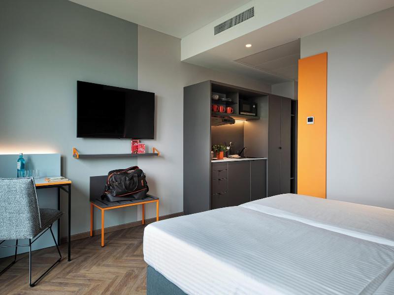 Loginn Hotel Köln Airport