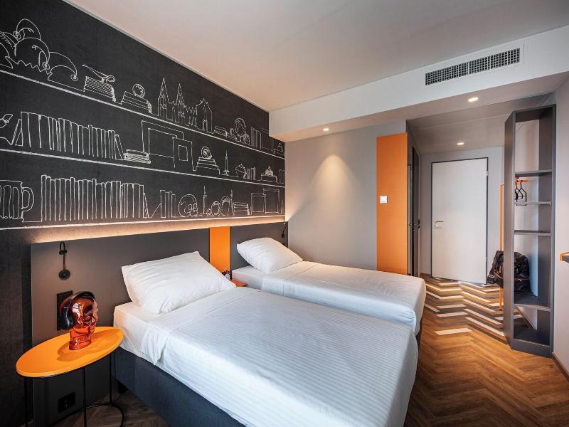 Loginn Hotel Köln Airport image