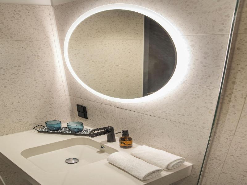 Loginn Hotel Köln Airport image