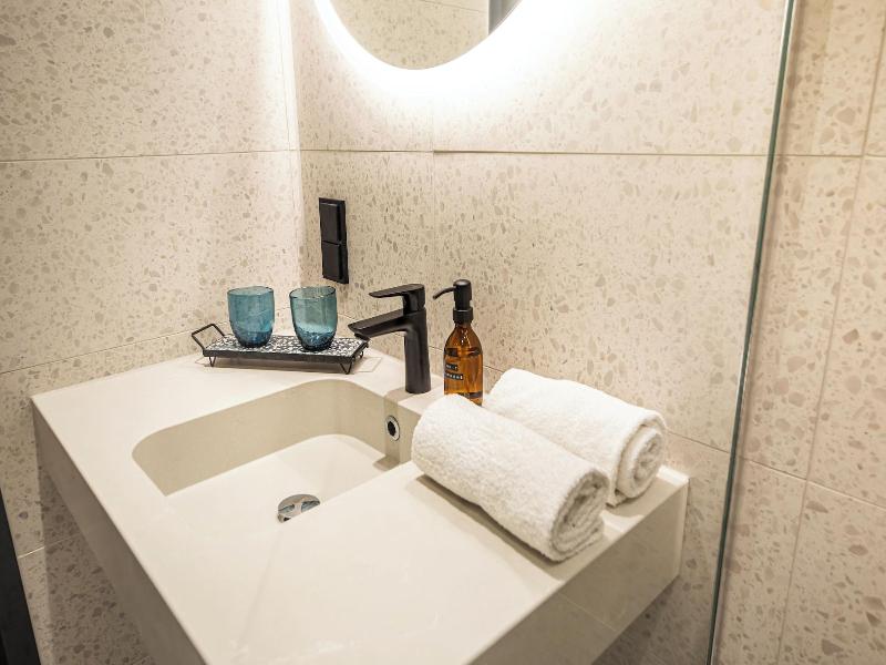 Loginn Hotel Köln Airport image