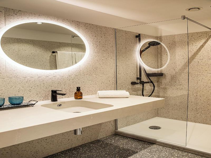 Loginn Hotel Köln Airport image