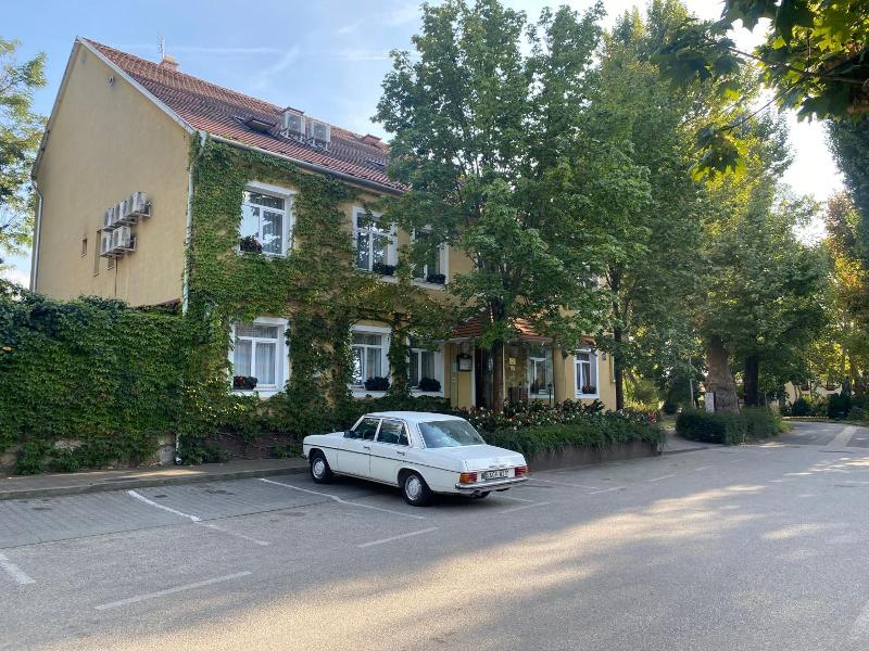 Hotel Arnold image