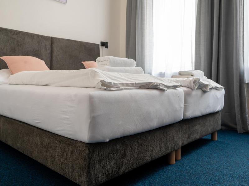 Hotel Cb Royal image