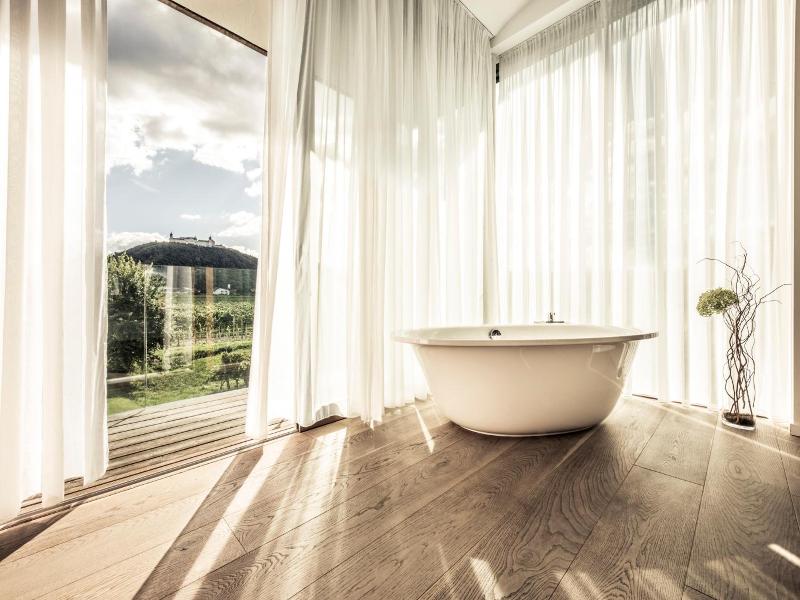 Malat Weingut Und Hotel image