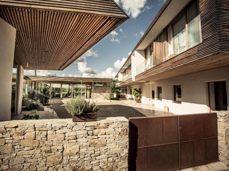 Malat Weingut Und Hotel image