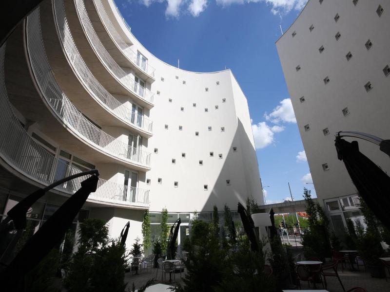 Parizs Garden Apartments image