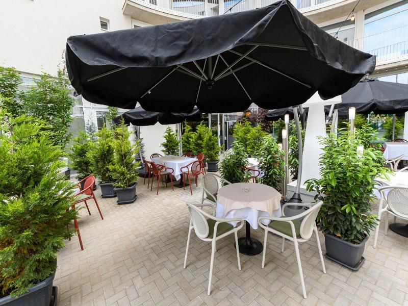 Parizs Garden Apartments image