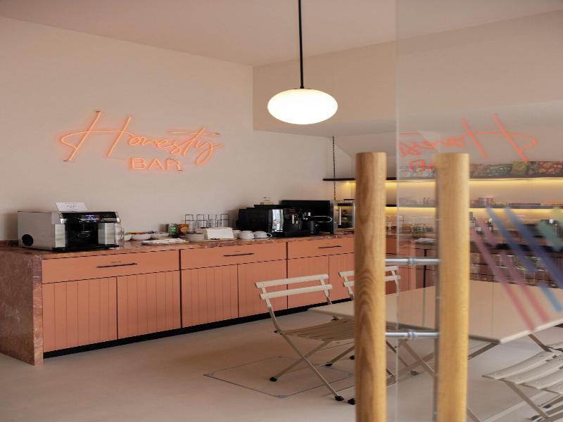 Heart Hotel image