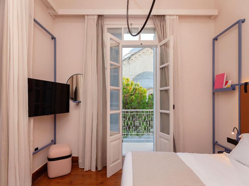 Heart Hotel image