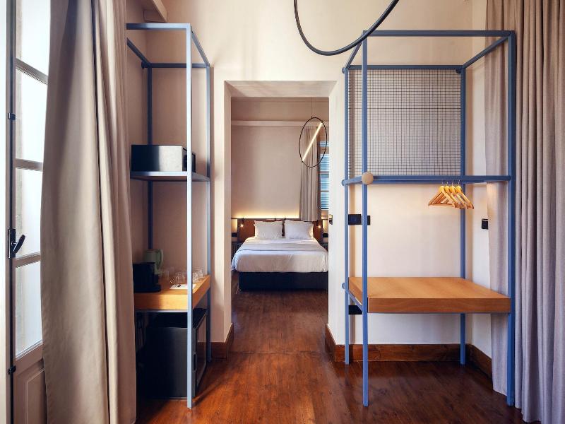 Heart Hotel image