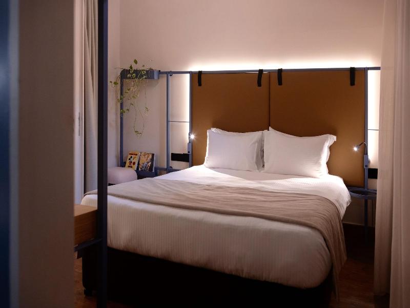 Heart Hotel image