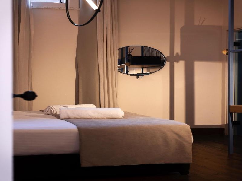 Heart Hotel image