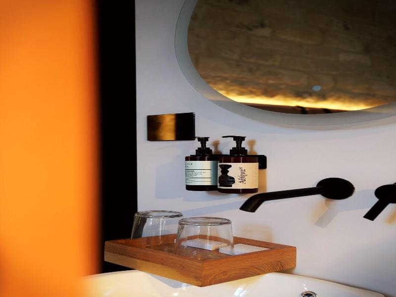 Heart Hotel image