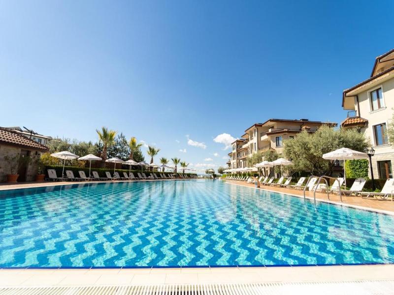 Burgas Beach Resort Apartments image