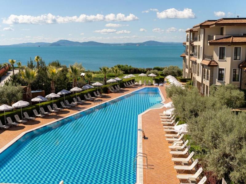Burgas Beach Resort Apartments image