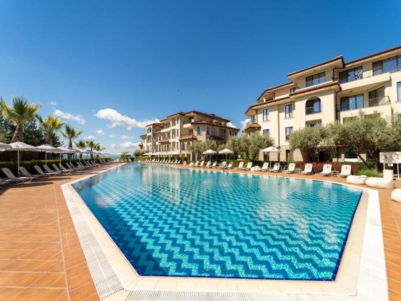 Burgas Beach Resort Apartments image