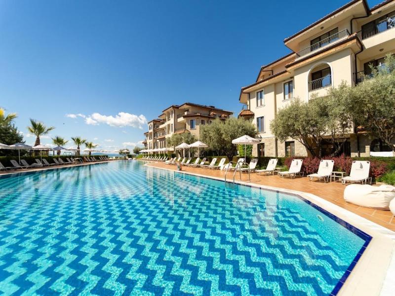 Burgas Beach Resort Apartments image