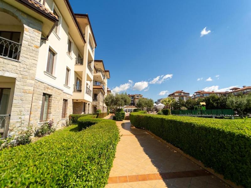 Burgas Beach Resort Apartments image