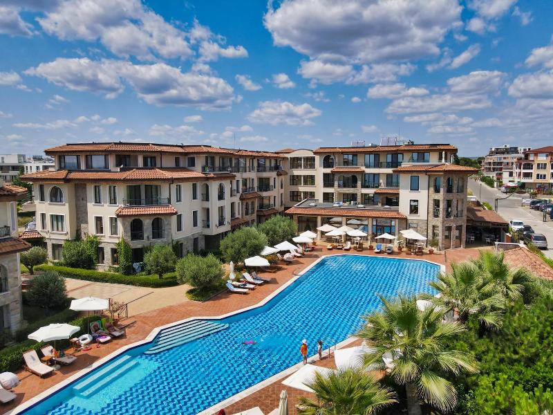 Burgas Beach Resort Apartments image