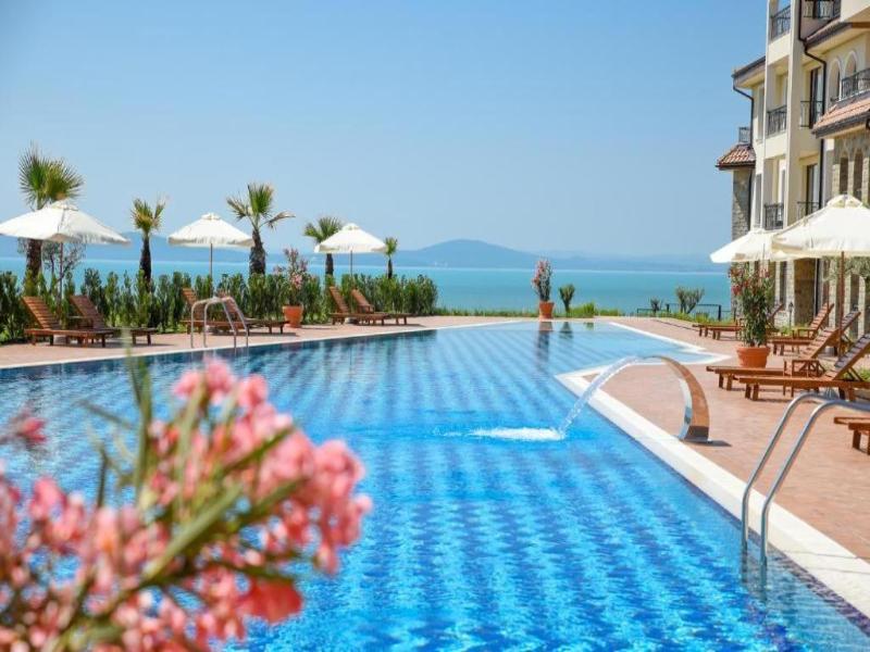 Burgas Beach Resort Apartments image