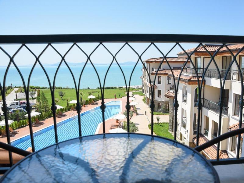 Burgas Beach Resort Apartments image