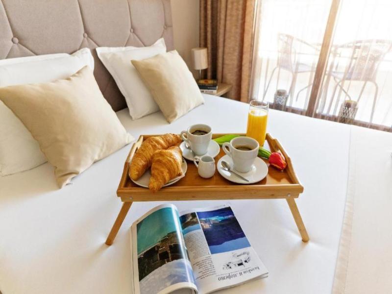 Burgas Beach Resort Apartments image