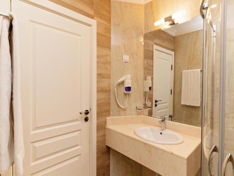 Burgas Beach Resort Apartments image