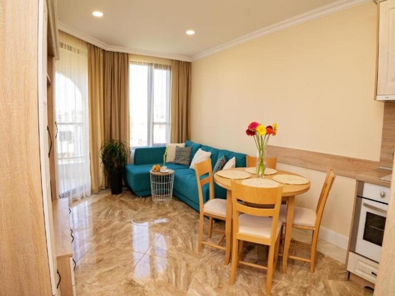 Burgas Beach Resort Apartments image