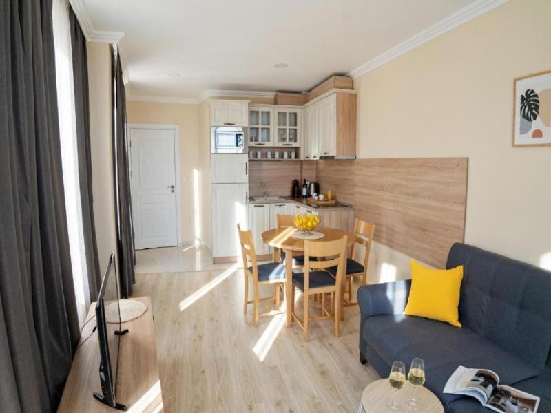 Burgas Beach Resort Apartments image