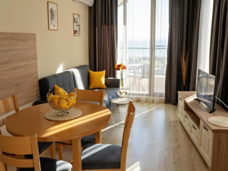 Burgas Beach Resort Apartments image