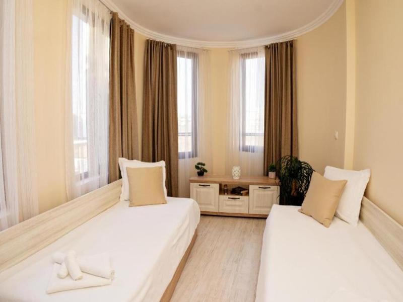 Burgas Beach Resort Apartments image