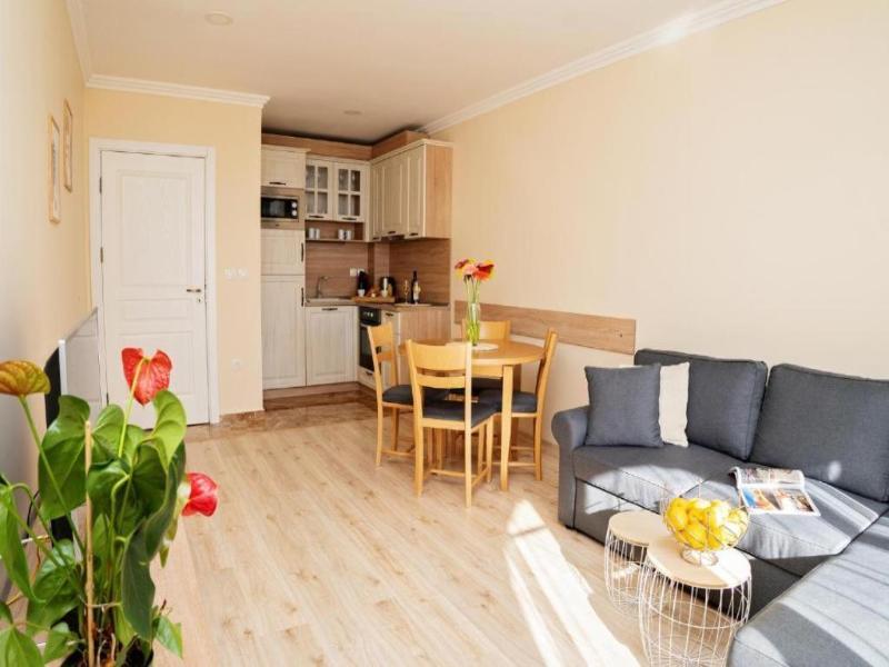 Burgas Beach Resort Apartments image