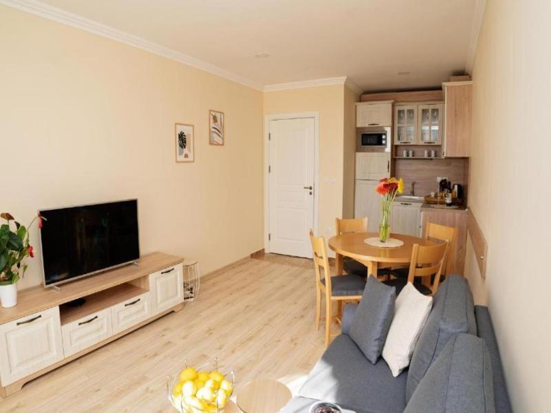 Burgas Beach Resort Apartments image