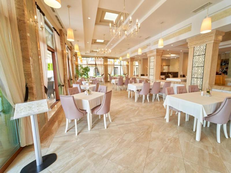 Burgas Beach Resort Apartments image