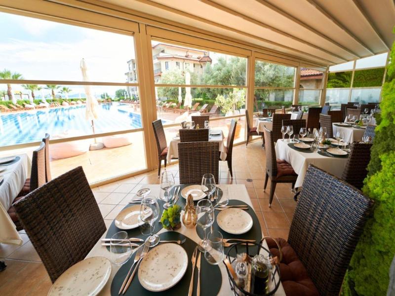 Burgas Beach Resort Apartments image